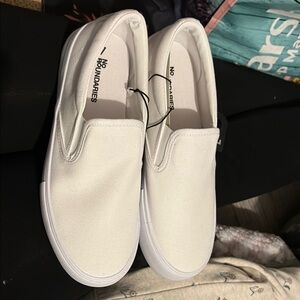 No Boundaries White Slip-On Flats with Elastic Gores
